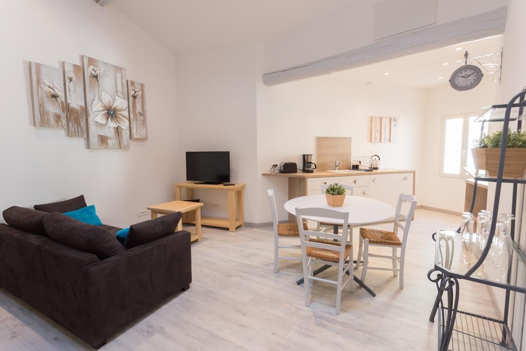 Grand Studio Republique Appartement LʼIsle-sur-la-Sorgue Buitenkant foto