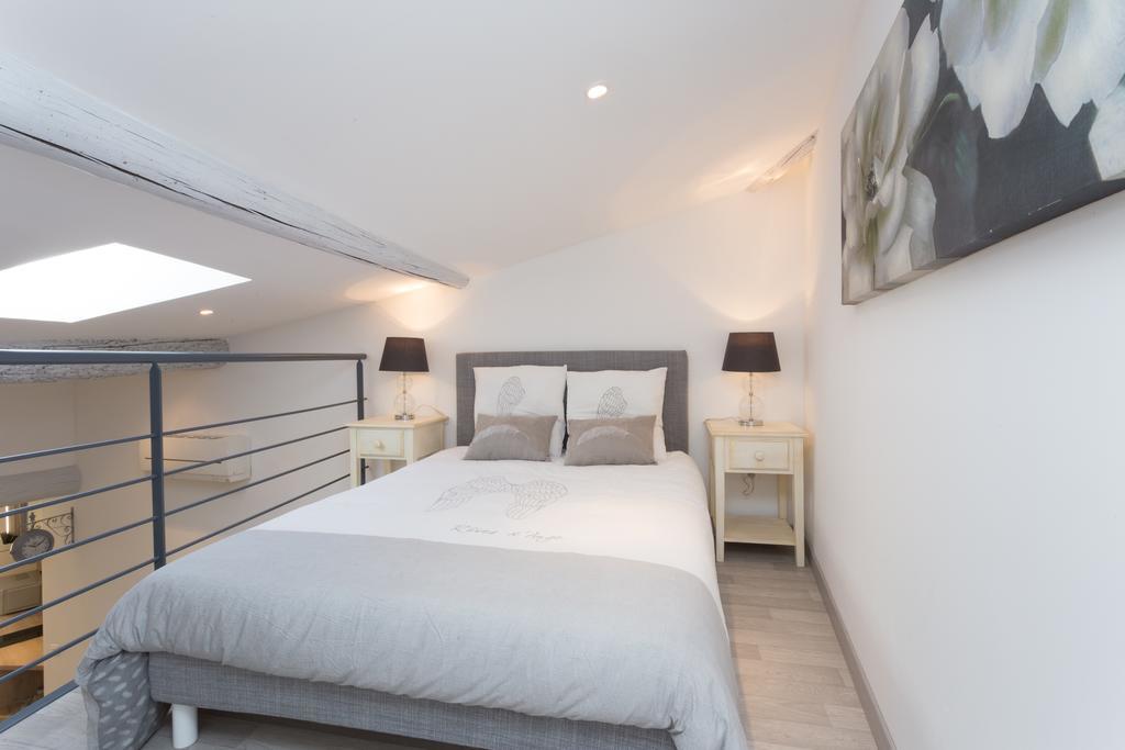Grand Studio Republique Appartement LʼIsle-sur-la-Sorgue Buitenkant foto